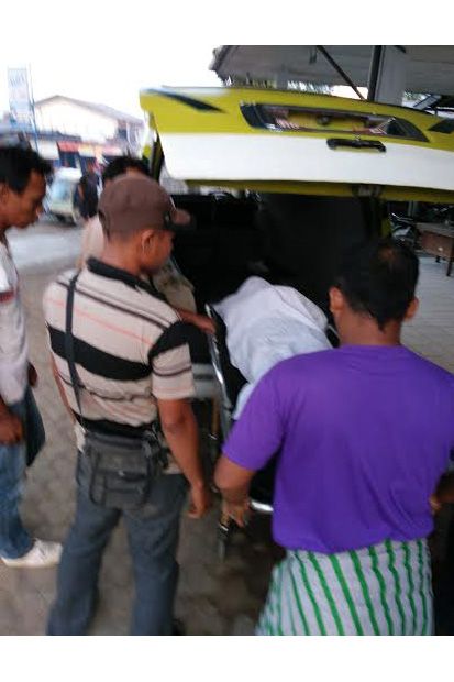 Tertimpa Kayu saat Menebang...