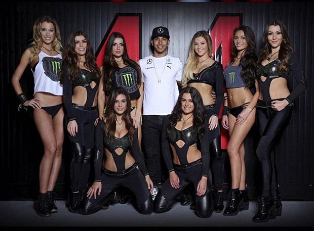 Lewis Hamilton Kepergok...