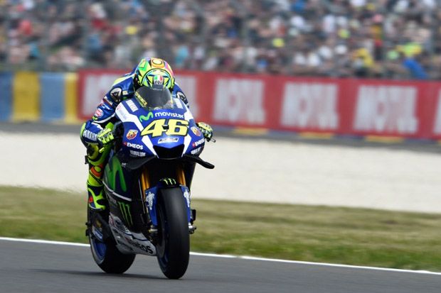 Rossi Dipusingkan Ban...