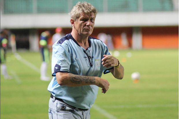 Persela Belum Raih Poin,...