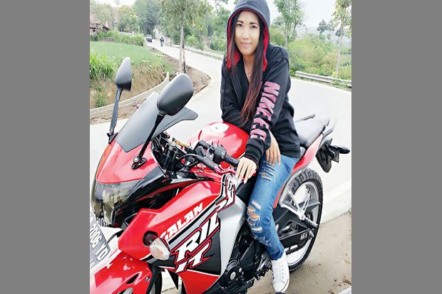 Hobi Tunggangi Motor...