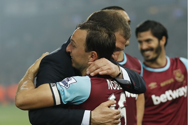 Pelatih dan Kapten West...