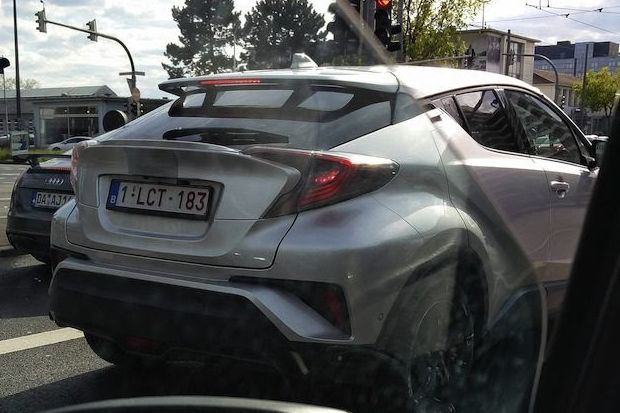 Toyota C-HR Tertangkap...