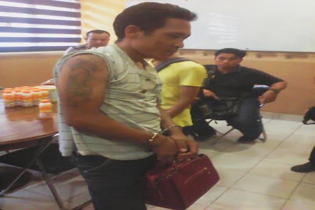 Terjatuh saat Menjambret...