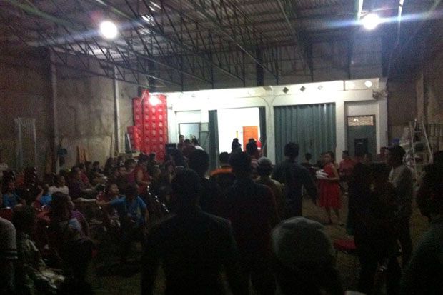 Bubarkan Kegiatan Warga,...