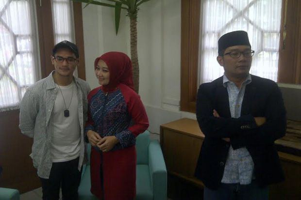Istri Selfie dengan...