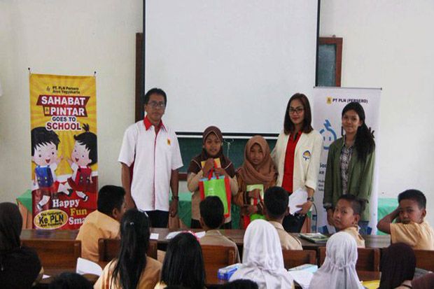 PLN Ajak Anak SMP Bijak...
