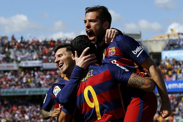 Keganasan Luis Suarez...