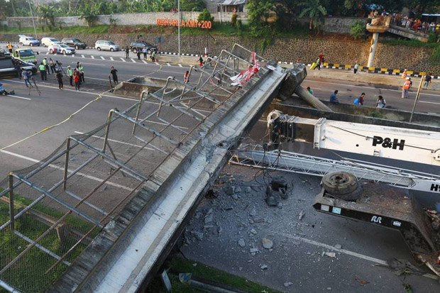 JPO Tol Ambruk, Pengamat:...