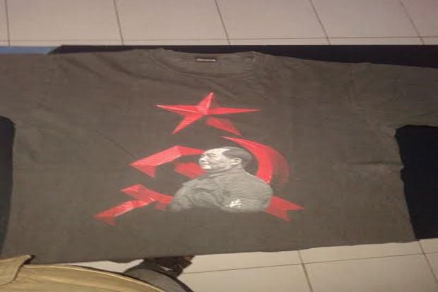 Kaos Bergambar Logo...
