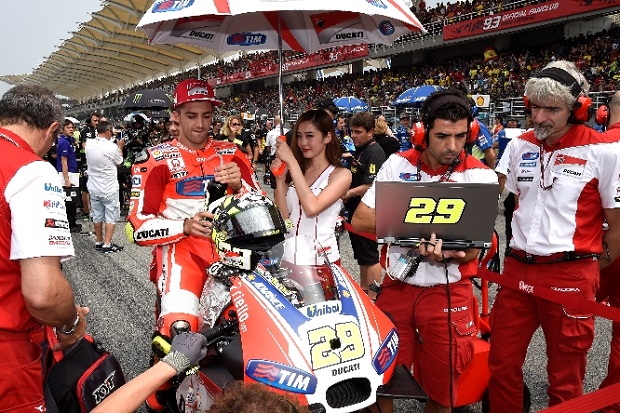 Gigi Minta Maaf pada...