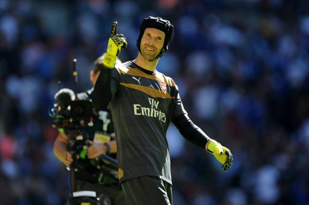 Petr Cech Raih Golden...