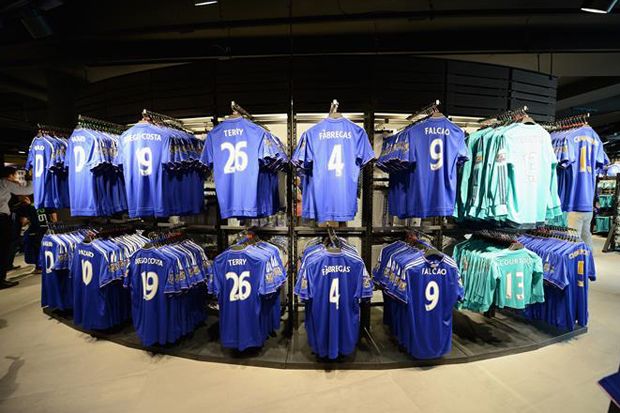 Chelsea Gandeng Nike...