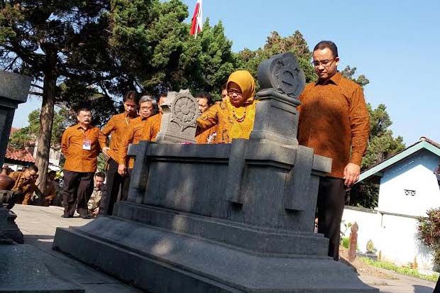 Anies Baswedan Ziarah...