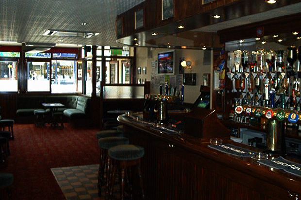 Cafe Dekat Stadion Wembley...
