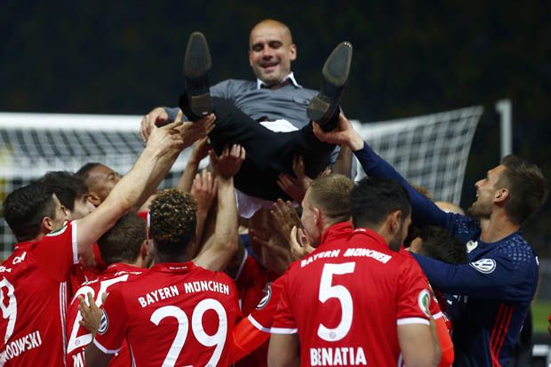 Rebut Trofi DFB Pokal,...