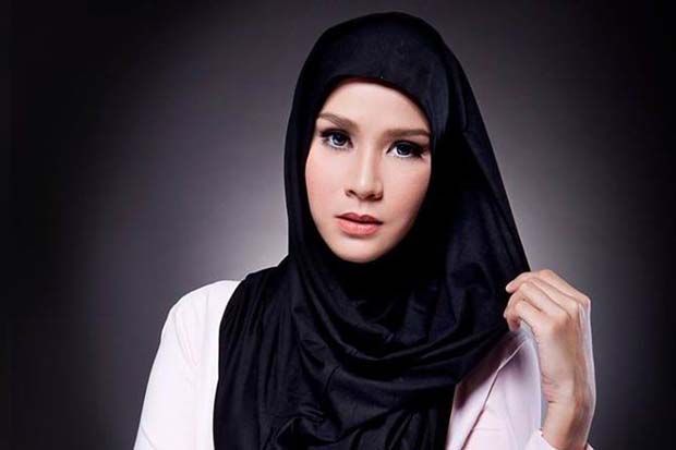 Zaskia Adya Mecca Luncurkan...