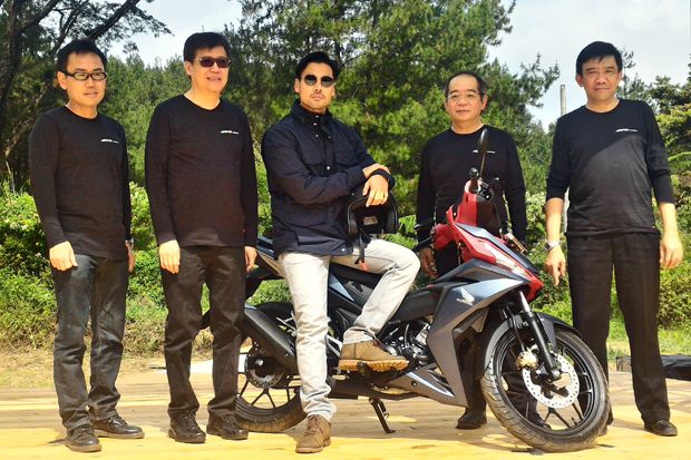 Honda Luncurkan Motor...