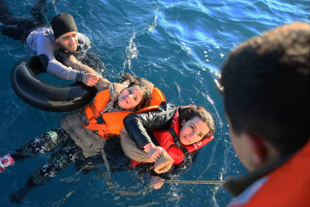 Perahu Migran Terbalik...