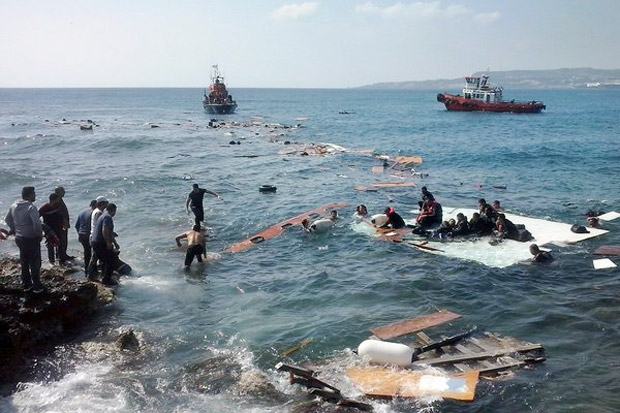 Kapal Migran Karam di...
