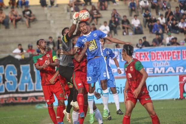 Mandul Bikin Gol, Striker...