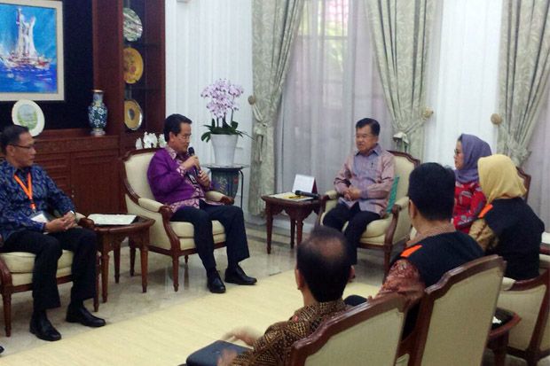 Datangi Kediaman JK,...