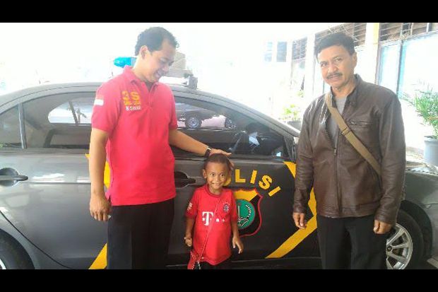 Dengan Infus di Kaki,...
