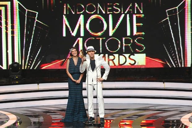 Dampingi Istri Baca...