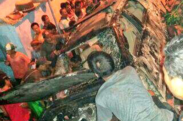 Mobil Fortuner Tabrak...
