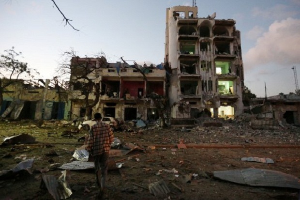 Al-Shabaab Serbu Hotel...