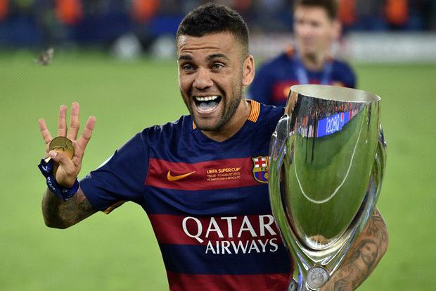 Dani Alves Teken Kontrak...