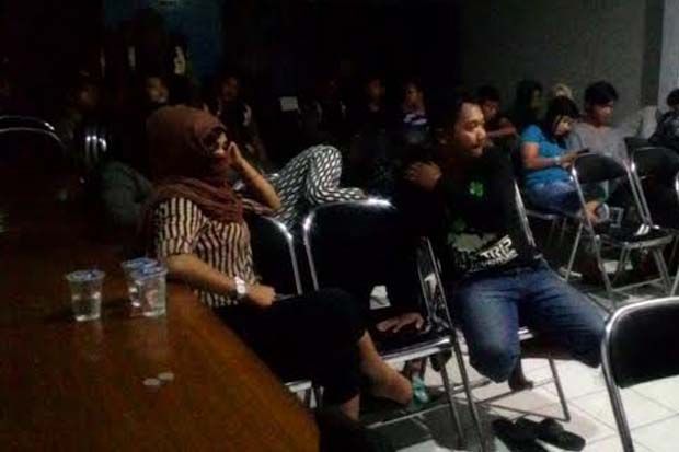Malam Jumatan, Siswi...