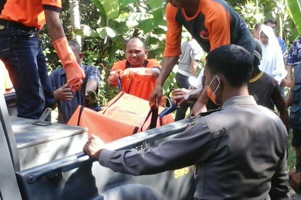 Mayat Laki-laki Mengambang...