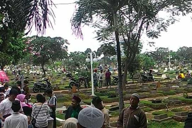 Pedagang Bunga Laris...