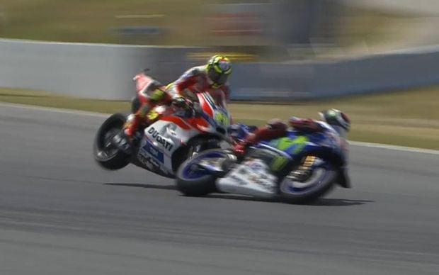 Iannone Tabrak Lorenzo...
