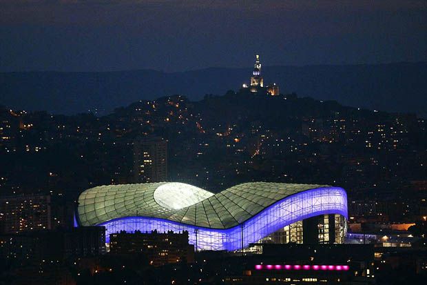Stadion yang Tak Dicintai...