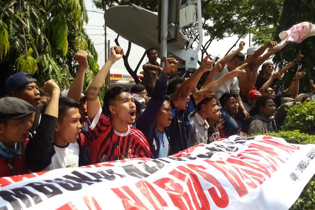 PN Tangerang Ricuh,...
