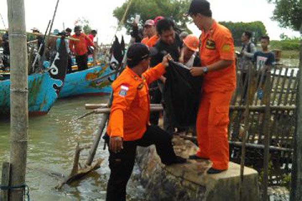 Berenang di Muara Sungai,...