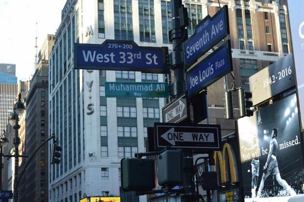 Ketika Manhattan Street...