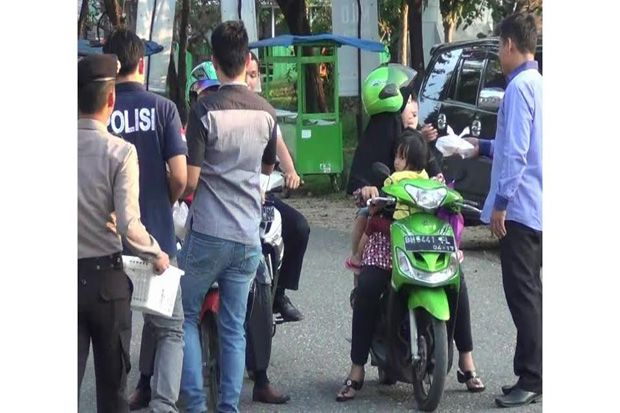 Hendak Diberi Takjil...