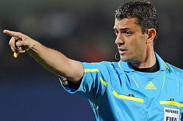 Wasit Hungaria Pimpin...