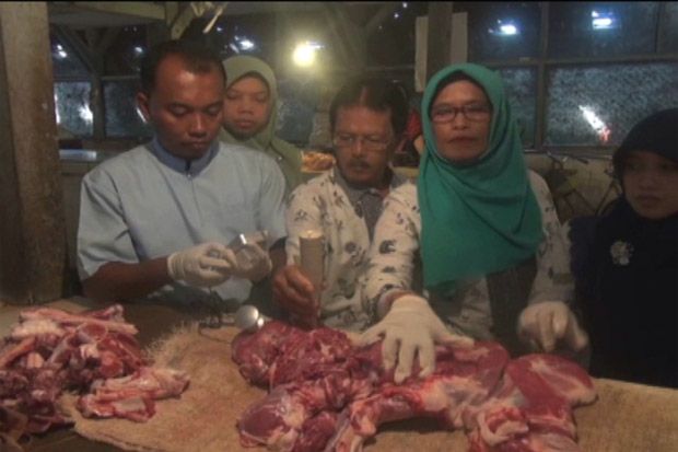 Daging Mahal, Dinas...