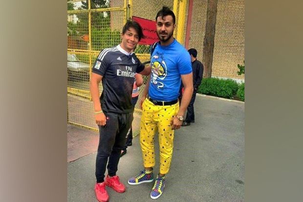 Pesepak Bola Iran Dihukum...