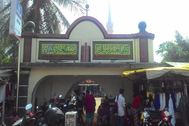 Ramadhan, Masjid Luar...