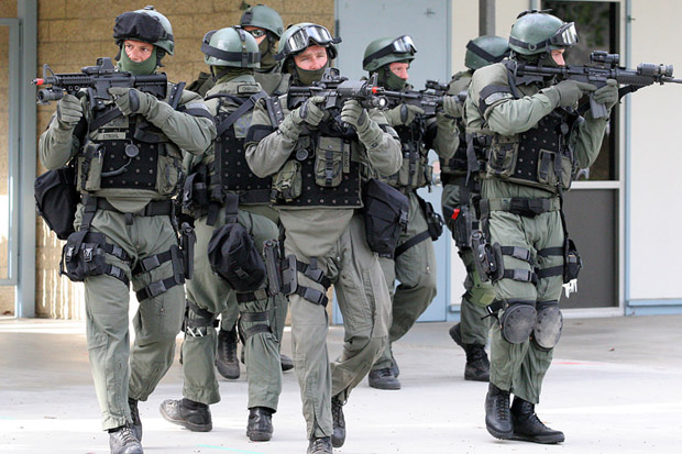 Aksi Heroik Tim SWAT...