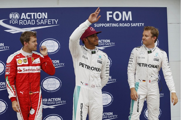 Hamilton Rebut Pole...