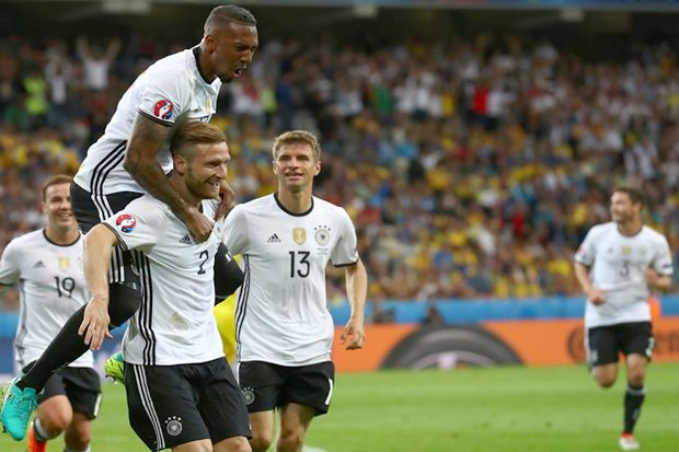 Jerman Ungguli Ukraina...