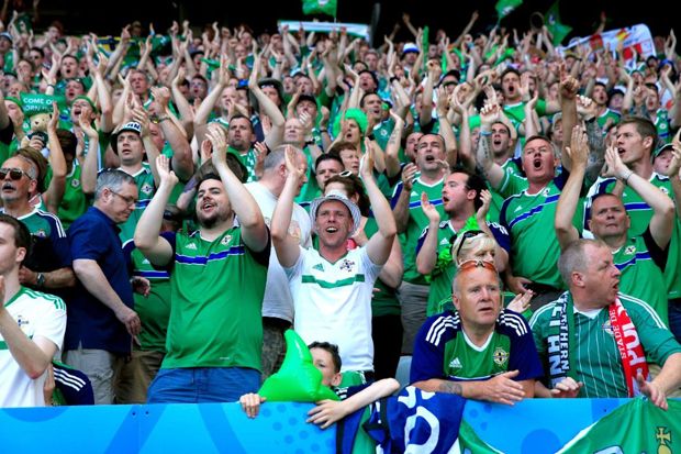 Fans Irlandia Utara...
