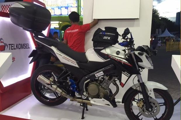 Yamaha V-Ixion Versi...