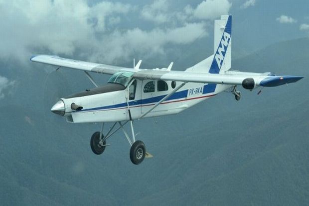 Pesawat Cessna Tabrak...